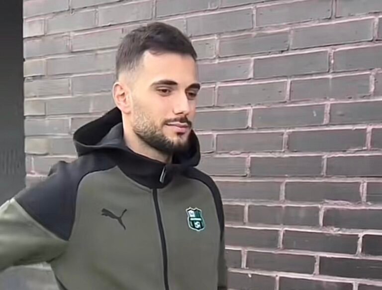 (VIDEO) Sassuolo prezanton Kumbullen , Nedim Bajrami e telefonon , ja momenti bukur