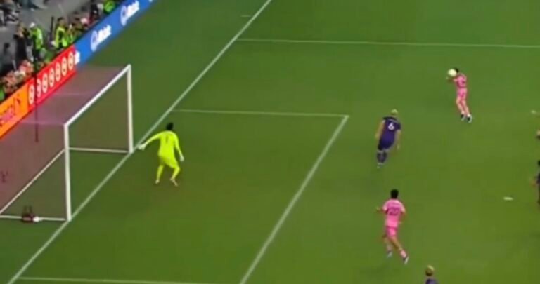 (VIDEO) Luis Suarez asiston dhe Leo Messi shenon super gol me kokë