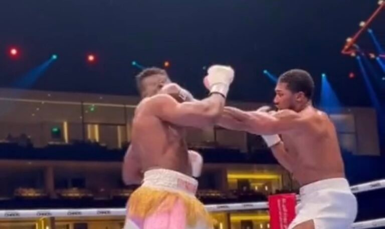 (VIDEO) Momenter kur Anthony Joshua e rrëzon 3 herë Francis Ngannou në tokë