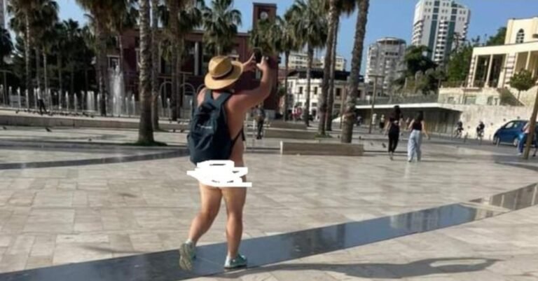 Turisti i huaj shijon Durrësin… krejt nudo! (Foto)